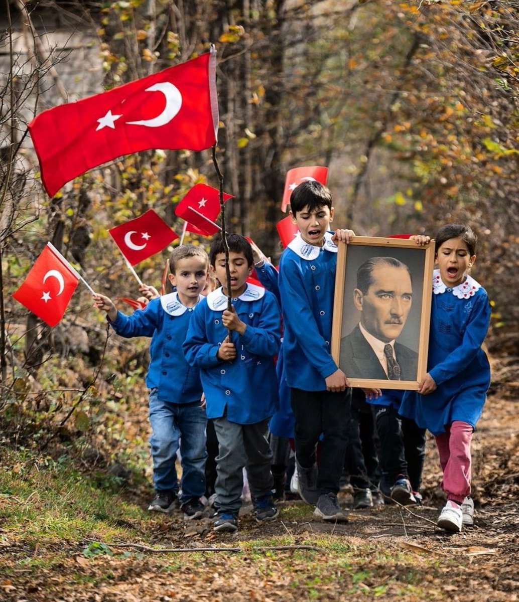 Yıllar geçtikçe kıymetlenen, yok sayıldıkça daha çok var olan, 7'den 70e anlatmaktan imtina etmeyeceğimiz yüksek Türk karakteri cumhuriyetimiz ve Atatürk'ümüz var