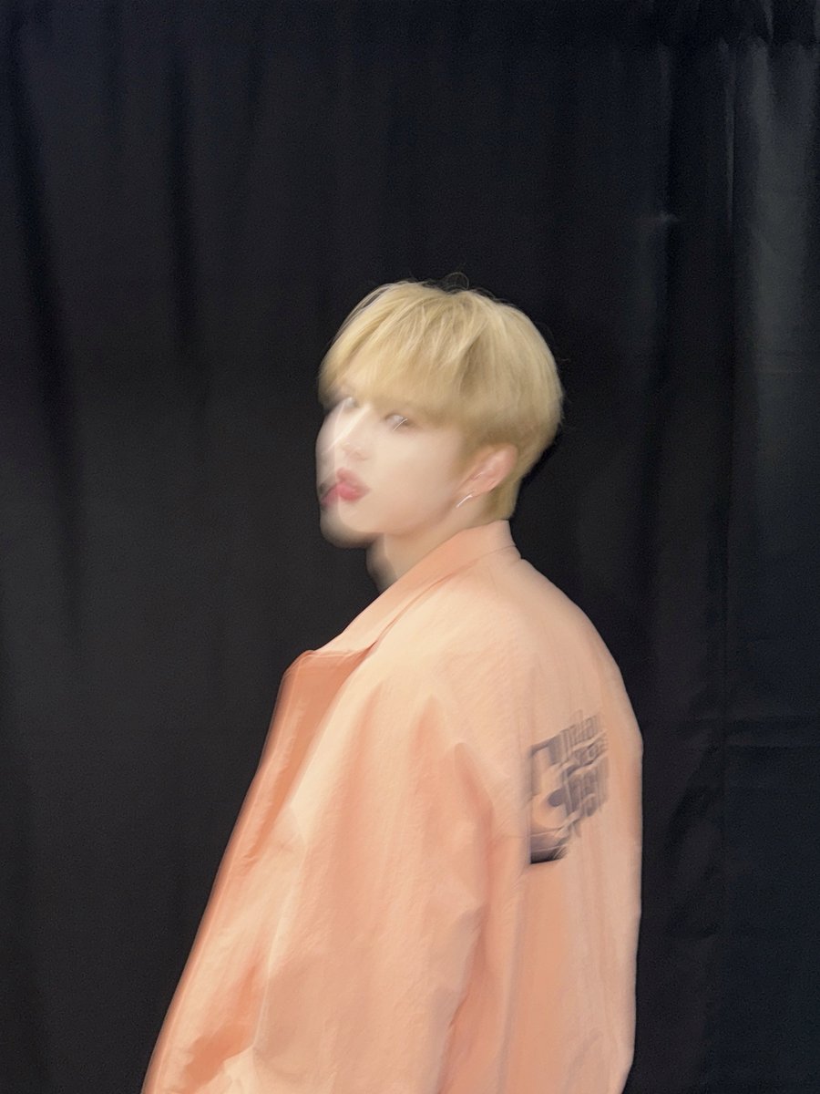 _AMPERSANDONE_'s tweet photo. 오늘 앤디어 응원소리 너무 좋았어요~~ 확 힘 났어요!😊 오늘 미니 팬미팅 할때 비 와서 조금 아쉬었어요ㅠㅠ 앤디어 꼭 감기 걸려지말고 잘 챙겨 먹고 건강 해야지!! 앤디어 사랑해🧡>~<🧡

#앰퍼샌드원 #AMPERSANDONE 
#브라이언 #BRIAN https://t.co/gpIHQ7Gap5