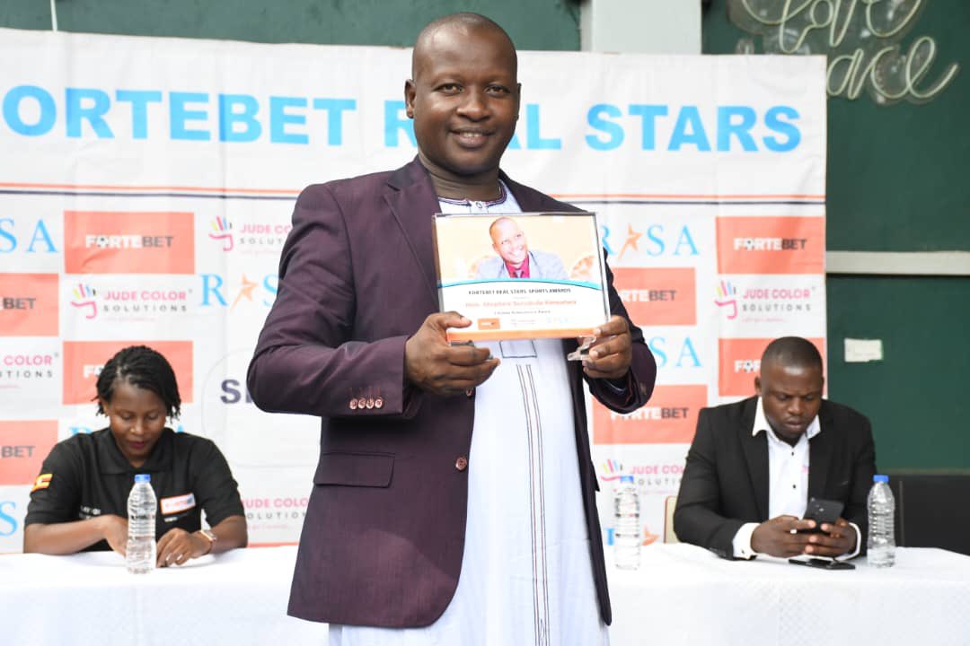 NBSportUg's tweet photo. Kyagwe receives full recognition at the Fortebet Real Stars Awards ahead of their historic Masaza Cup final vs. Buddu. Can they lift the trophy for the first time? ๐
#NBSportUpdates #AwardsReal #MasazaCup https://t.co/1jeWdGZ5DH