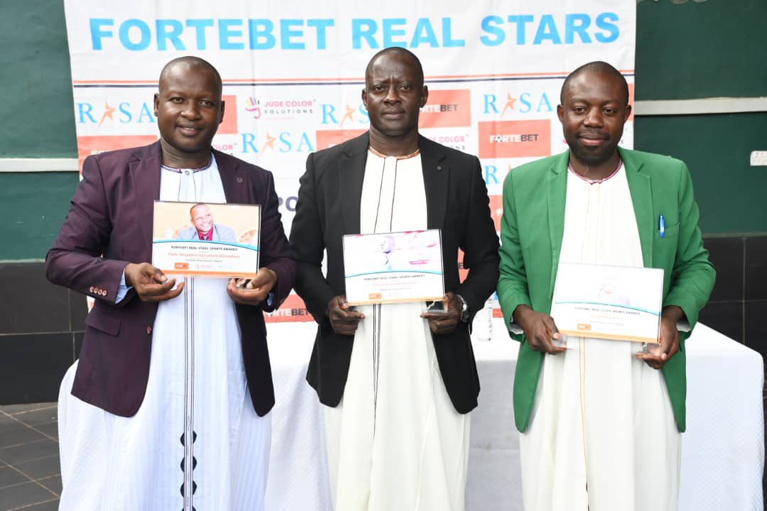 NBSportUg's tweet photo. Kyagwe receives full recognition at the Fortebet Real Stars Awards ahead of their historic Masaza Cup final vs. Buddu. Can they lift the trophy for the first time? ๐
#NBSportUpdates #AwardsReal #MasazaCup https://t.co/1jeWdGZ5DH