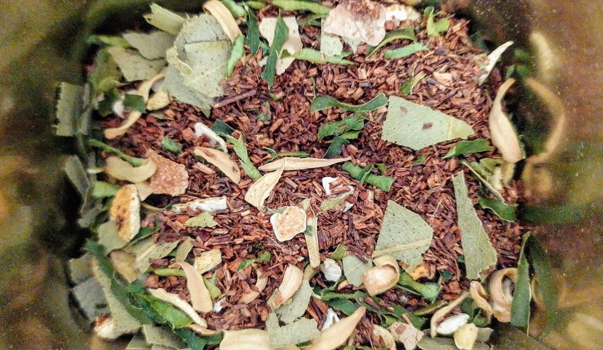 fibularyzacja's tweet image. Posłuchałam pięknych dźwięków [#Kožená]. Przeczytałam wiersze z tomu "Studium przedmiotu" [#Herbert miałby dziś 💯 lat]. Wypiłam pachnący #rooibos. I to tyle dobrego. Dalej jest tylko przetrwanie

#wyimki #takietam