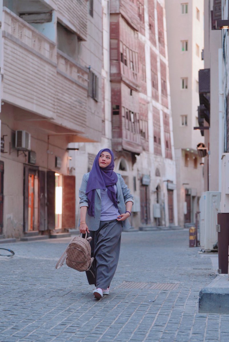 ReeNaohreenA's tweet photo. Zarina jalan2 kat al-balad , jeddah saudi arabia🇸🇦feeling cantik .. tenang .. dan bercinta💜🙈 https://t.co/fRM1IyxHFW