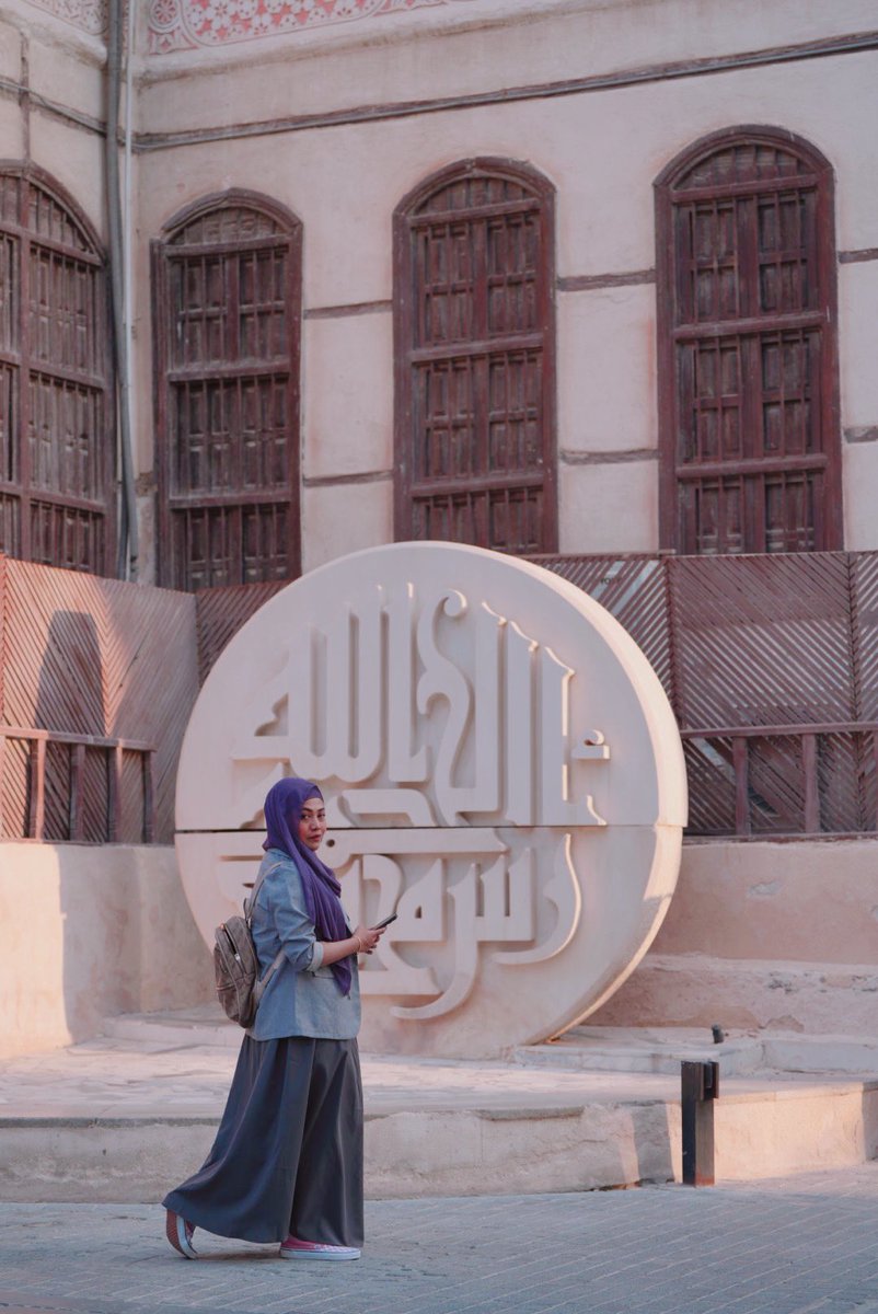ReeNaohreenA's tweet photo. Zarina jalan2 kat al-balad , jeddah saudi arabia🇸🇦feeling cantik .. tenang .. dan bercinta💜🙈 https://t.co/fRM1IyxHFW