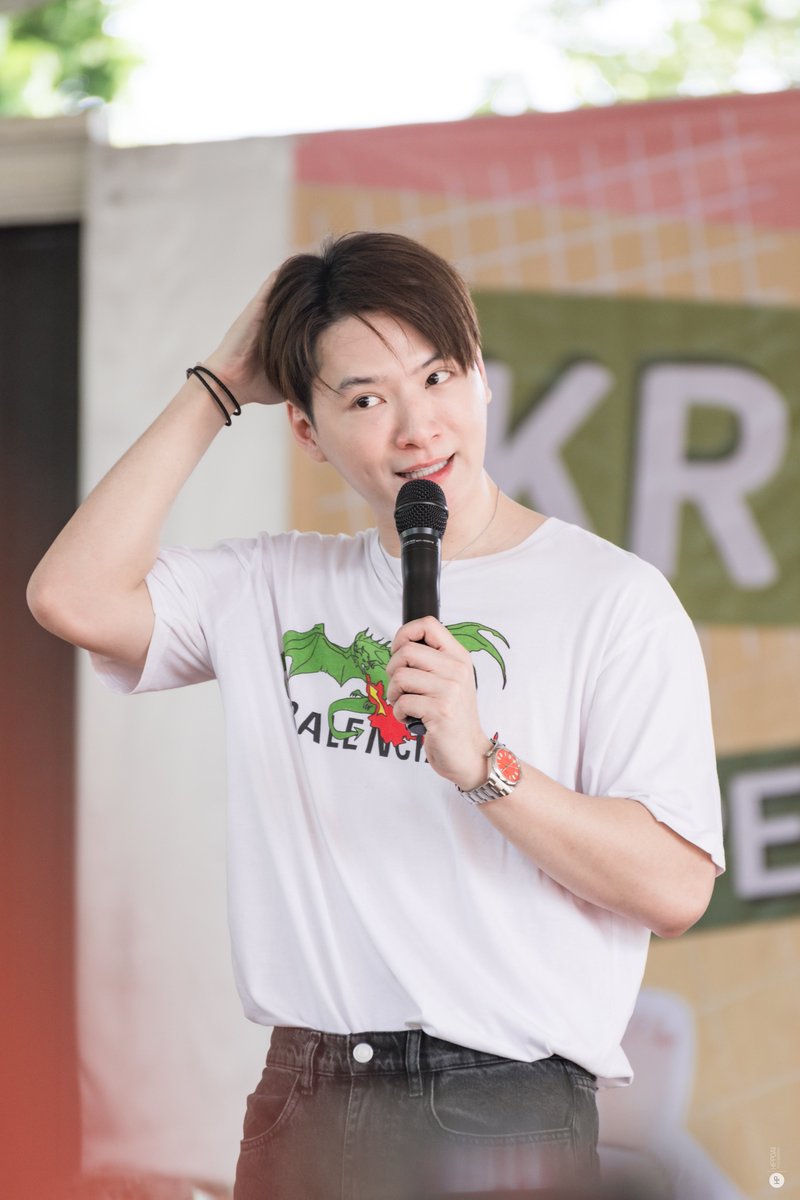 hippdaii's tweet photo. คนที่เกาหัวได้น่ารักขนาดนี้ ✨💕
@kristtps 

#KristBDCharity2024 
#KristPerawat https://t.co/AVS5Sv4JoS