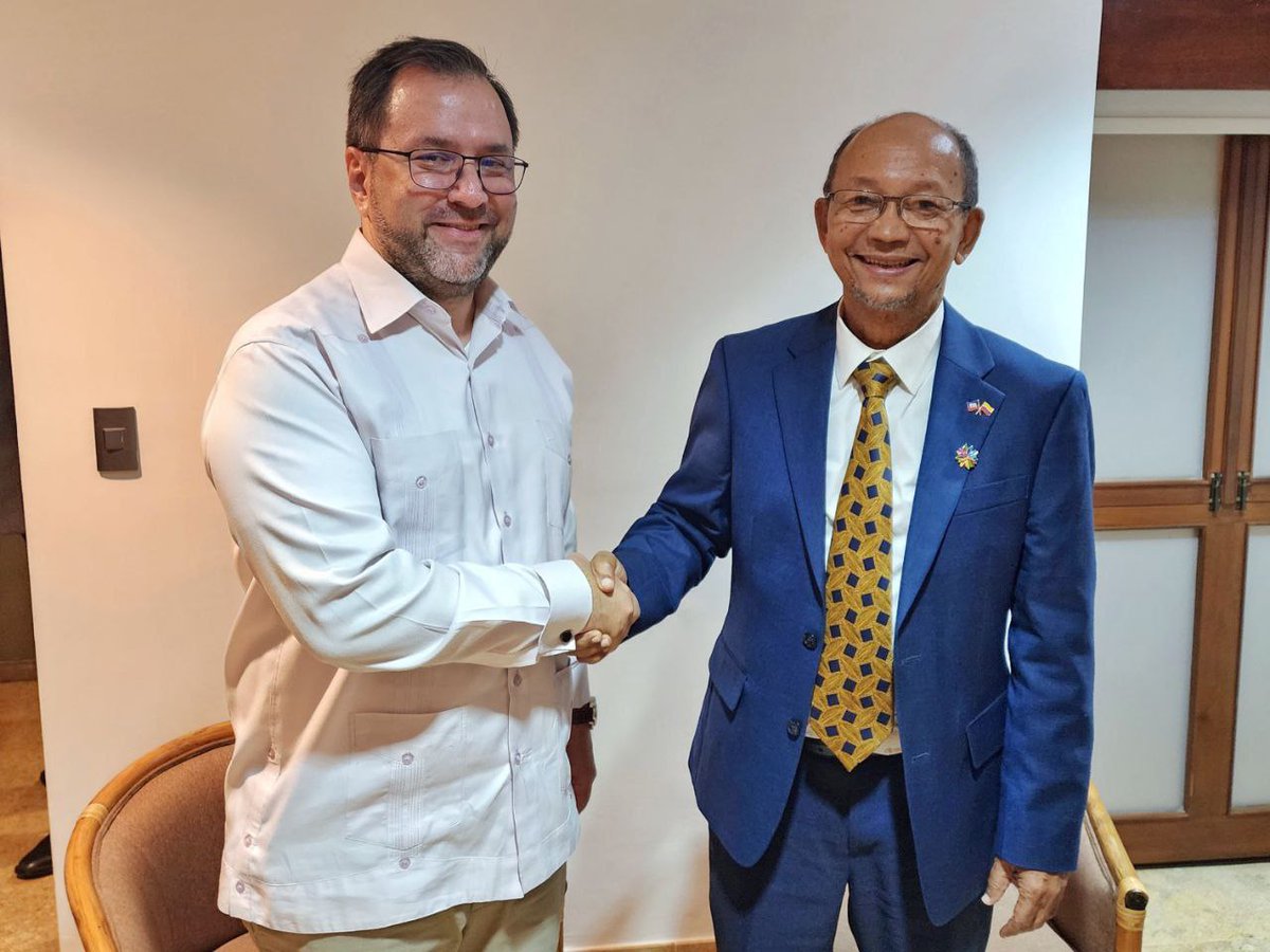 EmbaVEespana's tweet image. Venezuela fortalece relaciones diplomáticas con Haití @VTVcanal8 @yvangil @CancilleriaVE 🇻🇪🇭🇹 vtv.gob.ve/venezuela-fort…