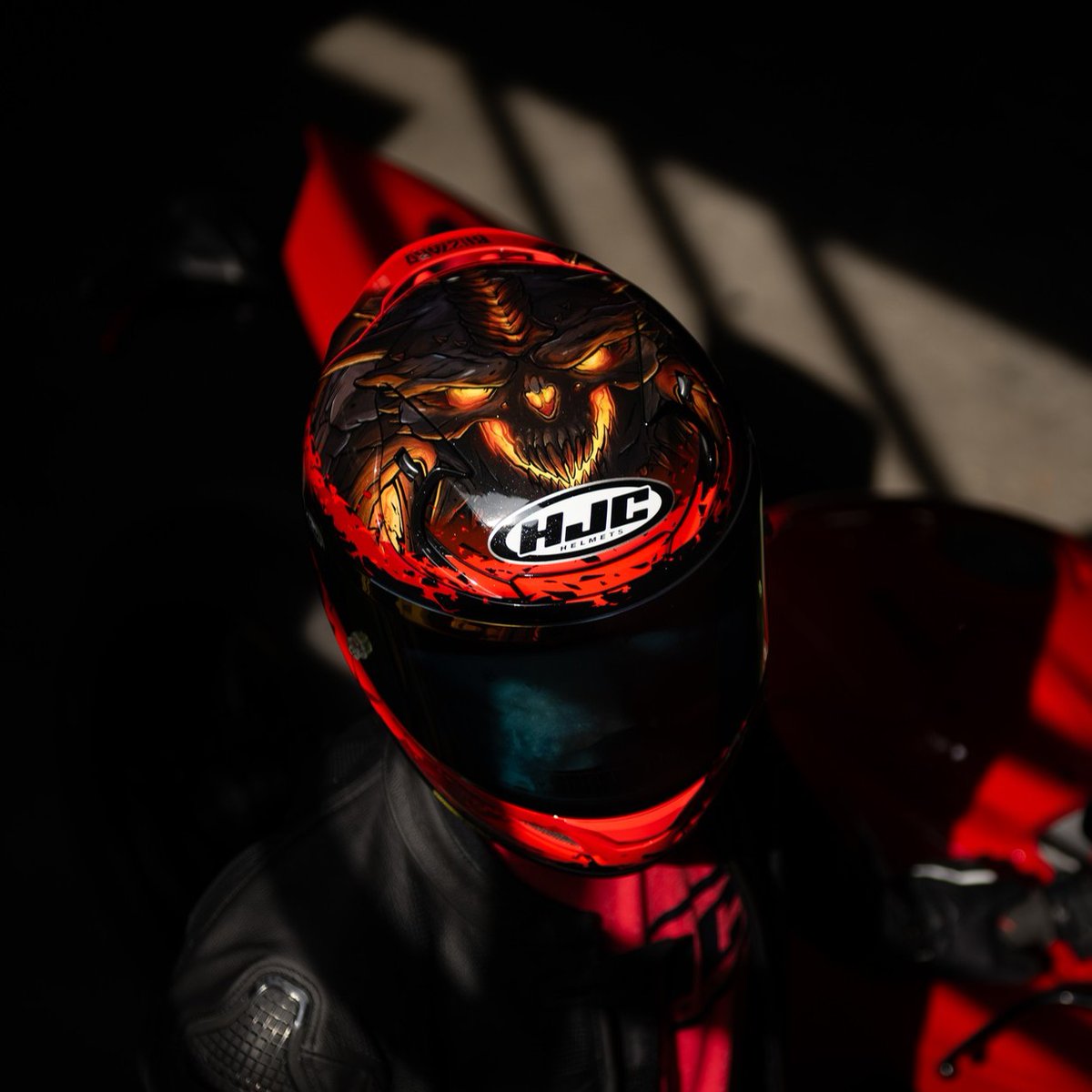 🎃 HALLOWEEN EN APPROCHE 🎃

Découvrez le casque <a href="/hjcahelmets/">HJC Helmets</a>  RPHA 12 Diablo Blizzard, alliant design et technologie de pointe 🔥

Retrouvez-le en magasin ou sur notre site internet : pulse.ly/iehm1wox4p ✌️

#OnTheRoadAgain #Moto #Bikelife #Motorcycle #HJC #Venom #Marvel