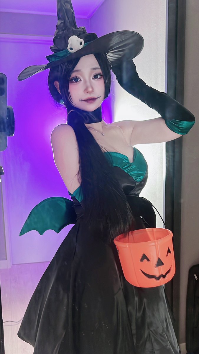 ハロウィンセージ🎃

#VALORANT https://t.co/FZDkAYLxkq