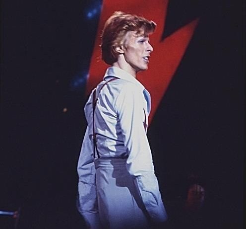 GeorgiosMasman2's tweet photo. "David Live was the final death of Ziggy... And that photo on the cover. My God, it looks like I've just stepped out of the grave. That's actually how I felt. That record should have been called 'David Bowie Is Alive and Well & Living Only in Theory'".
#OnThisDay 1974 #DavidLive https://t.co/sEraQN9VF5