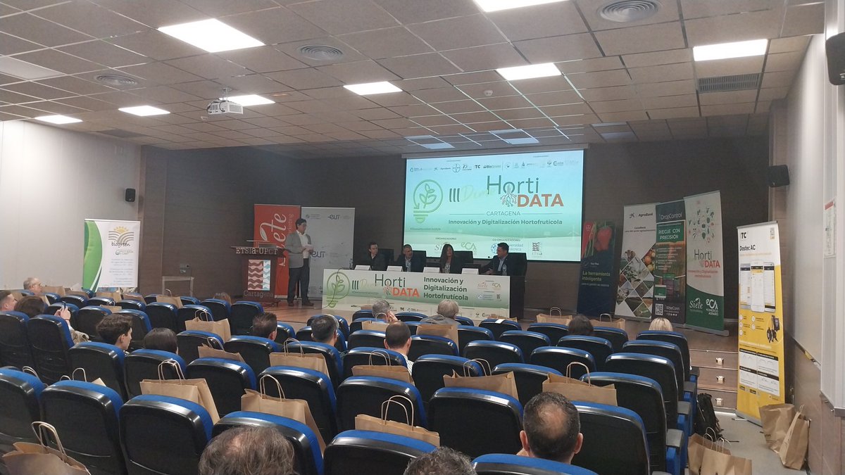 eComercioAgr's tweet image. ✅️Para la digitalizar el campo, necesitamos de acompañamiento. 

✅️Hay que acompañar a las empresas en el uso de las herramientas para sacar el máximo rendimiento de ellas

✅️No es sólo digitalizar sino también optimizar 

#DemoHortiDATA2024