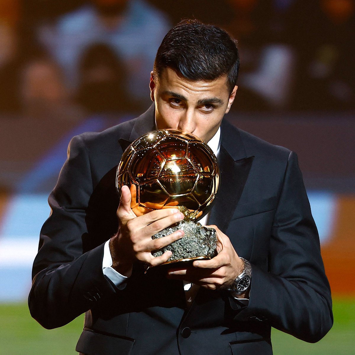 ロドリ🇪🇸
「このバロンドールは僕だけの賞ではなく、スペインサッカーの勝利だ」

「いつもFWばかりだが、MFたちに光を与えられたと思う」

「ユーロ優勝したメンバーがいること、そして大怪我を負ったダニはこの賞にふさわしいかった。本当にみんなのおかげだよ、と感謝を伝えたい」