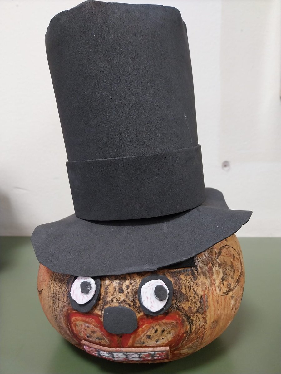 IESNunezdeArce's tweet photo. 1st of Baccalaureate students at IES NÚÑEZ DE ARCE have transformed pumpkins into literary, mythical and movie monsters. Soon they will give us their business cards. #Halloween #learningsituations #ESL https://t.co/MC2fR3037a