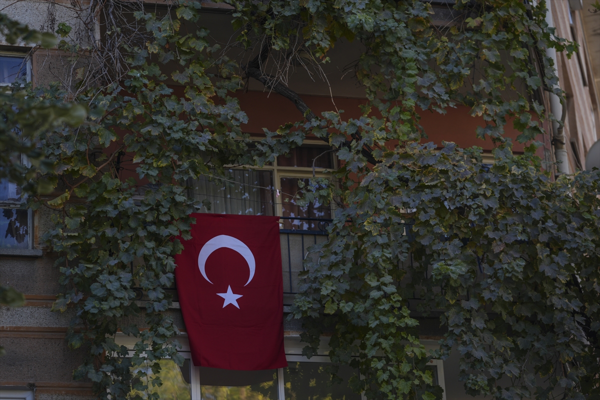pusholder's tweet photo. Türkiye bugün kırmızı beyaz. https://t.co/BbcJeo69pr