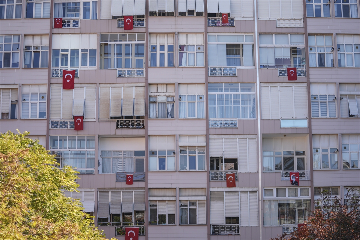 pusholder's tweet photo. Türkiye bugün kırmızı beyaz. https://t.co/BbcJeo69pr