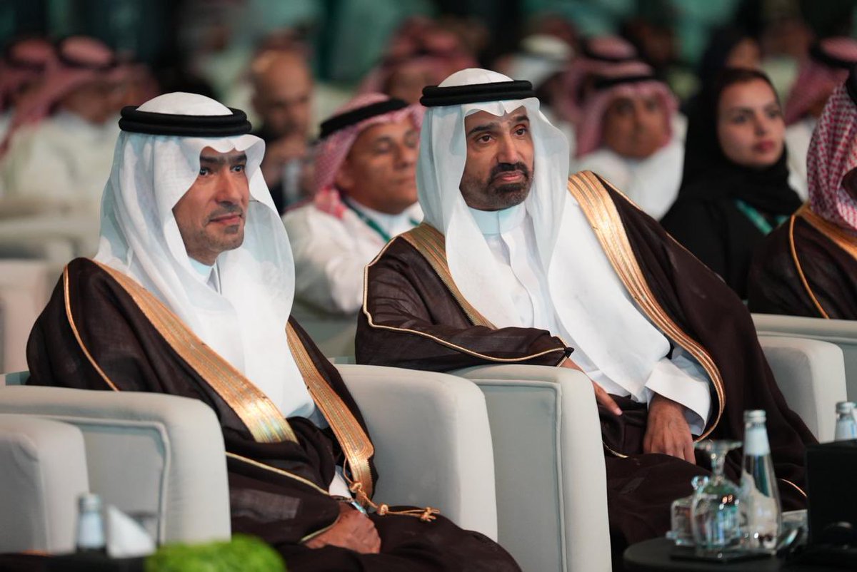 majedhogail's tweet photo. تحت رعاية خادم الحرمين الشريفين -حفظه الله- 
وبتنظيم @HRSD_SA، سعدت بـ المشاركة في #الملتقى_الدولي_للمسؤولية_الاجتماعية_2024، حيث تتجسد رؤيتنا في تحويل الالتزام إلى أثر فعّال ومستدام حيث تعد المسؤولية الاجتماعية ركيزة أساسية للتنمية، تُبنى بتكاتف الجميع لتحقيق مستقبل أكثر إشراقاً وازدهاراً للجميع.

ومن خلال شراكاتنا المتميزة بين القطاعين العام والخاص، نسعى لبناء مجتمع حيوي يعزز جودة الحياة ويحقق أهداف #رؤية_السعودية_2030.