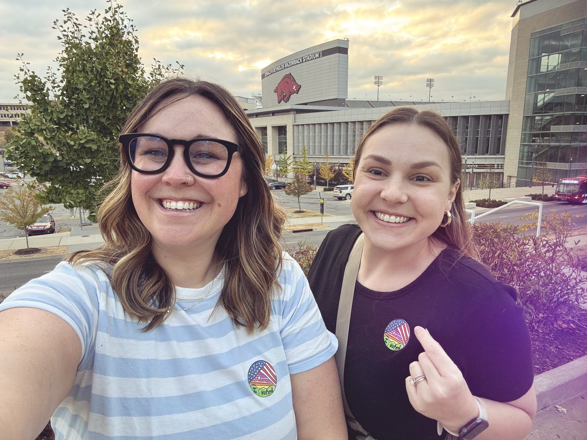 We may live in a red state but the Barnes family votes blue. Families that vote together stick together! 🇺🇸🇺🇸
#vote