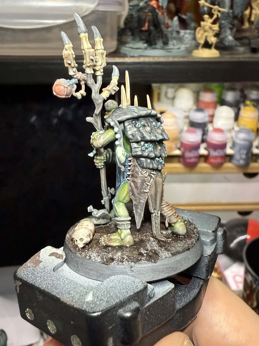Mugruk Da Watcha completed for Orktober! #paintingwarhammer #warhammer #ageofsigmar #kruleboyz