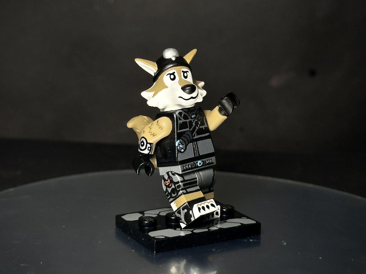 adancastro529's tweet photo. LEGO Fortnite 
Wendell and Walnut minifigures
Hand painted  
#fortinte #fanart https://t.co/VJtzZKxiBL