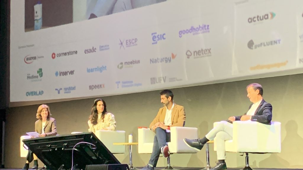 “El mundo es un cambio constante, y las empresas debemos adaptarnos” ✨🌎María Soler, <a href="/Roche/">Roche</a> 

Nuestra capacidad de adaptarnos define nuestro éxito y el impacto que generamos. ¿Cómo te estás adaptando al cambio?
#Adaptación #Innovación #Crecimiento #DesarrolloEjecutivo