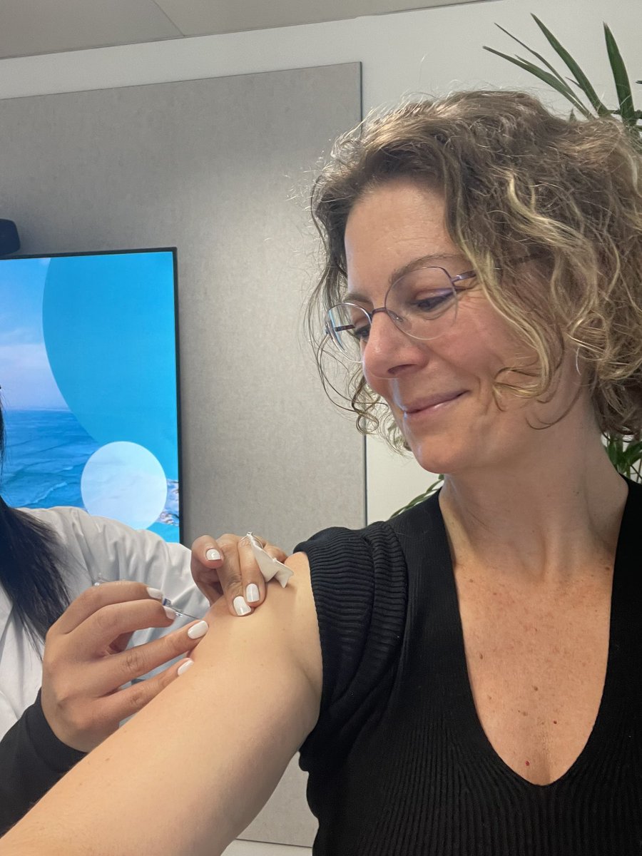sibiliaquilici's tweet photo. Very grateful to @EFPIA for providing to its employees free & convenient access to #flu vaccination at the office, or via Pharmacists/GPs. I am #vaccinated to protect #MyHealth, my loved ones & the vulnerable people.
#TogetherAgainstFlu #UnitedInProtection @VaccinesEurope https://t.co/V4ZWpNBvGU