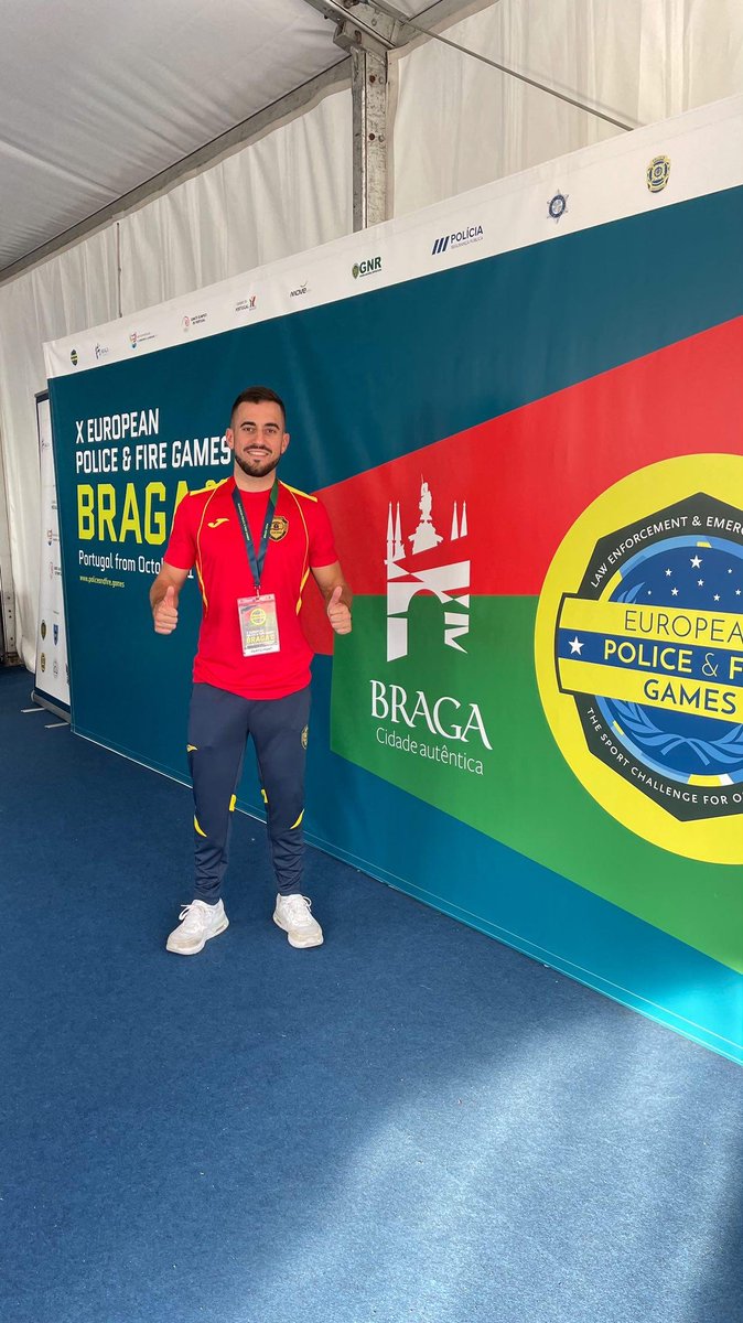 MqGuardiaCivil's tweet photo. El guardia civil Sergio Revuelta ha participado en los Juegos Europeos de Policías y Bomberos, consiguiendo 4 medallas en la modalidad de ciclismo en carretera: 3 platas y 1 bronce. Este competidor sigue los pasos de su padre José María Revuelta, perteneciente también a las FFCCS https://t.co/wtU9G6yxJI