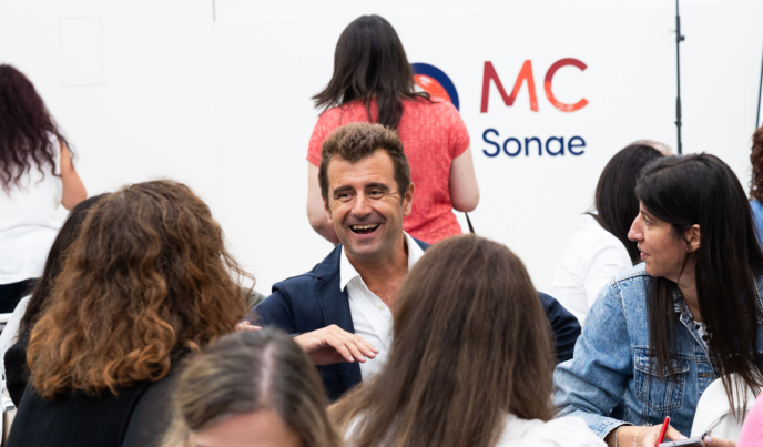MadaviCompany's tweet photo. La verdadera #TransformaciónEmpresarial no sucede en una sala de servidores ni con el uso de nuevos algoritmos 👇🏼
Ocurre cuando LAS PERSONAS que conforman la organización CAMBIAN:
✅ Su mentalidad
✅ Sus comportamientos
✅ Sus hábitos
🔗 https://t.co/eixfWohekc https://t.co/wHBJcQHpad