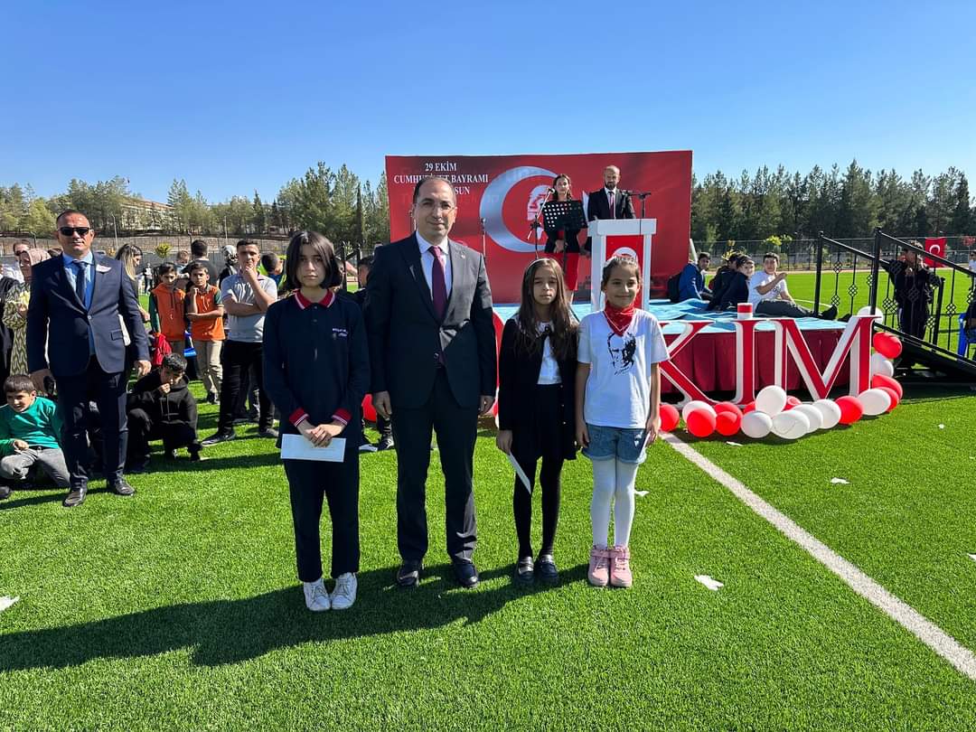 midyataihl's tweet photo. 29 Ekim Cumhuriyet  Bayram�� ilçe geneli "Cumhuriyetin Yeni Yüzyılı" temalı şiir yarışmasında 5/B sınıfı öğrencimiz Zeynep DOĞAN ilçe https://t.co/IJFPu9bmGu Olmuştur. Öğrencimizi tebrik ediyoruz. 👏🏻👏🏻 https://t.co/OrVktspQLA
