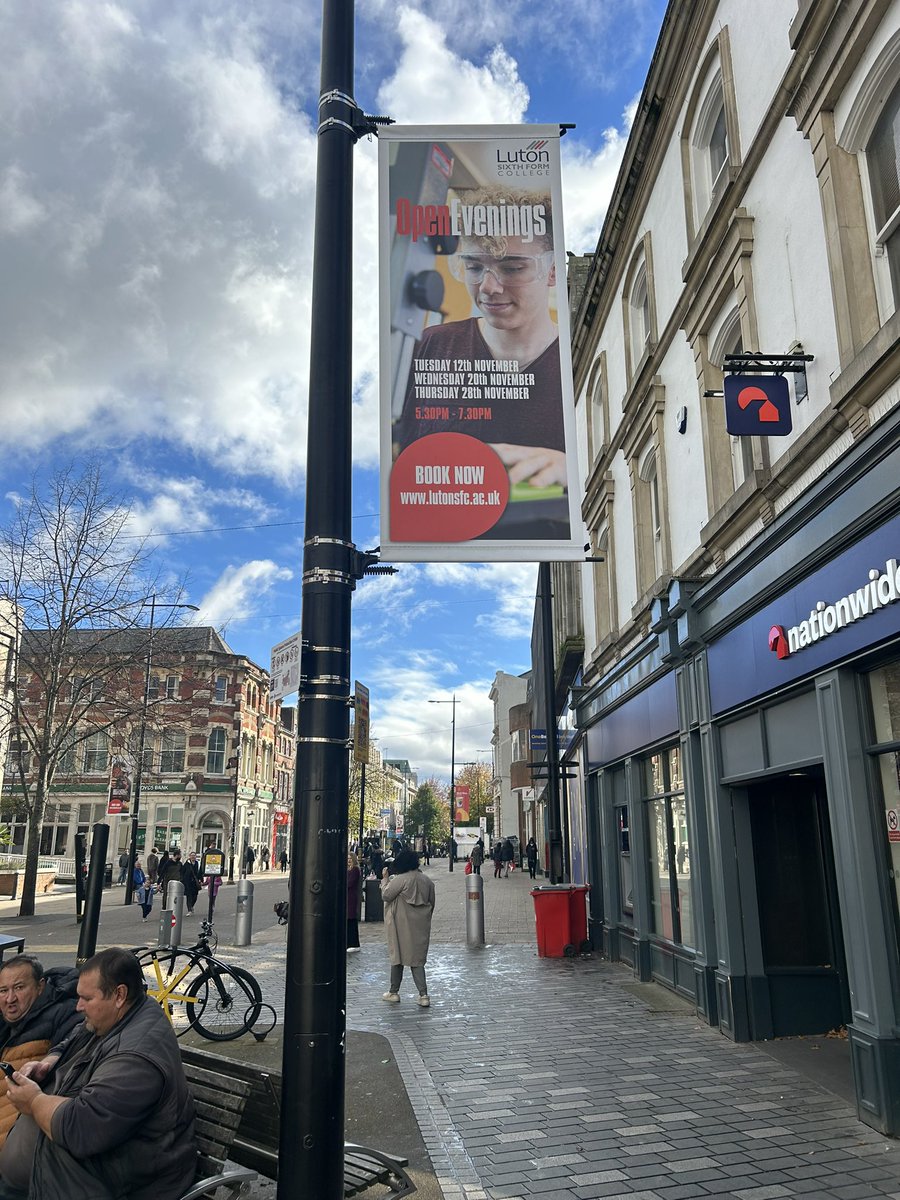 Lamp post banners brightening up our high street <a href="/LutonSixthForm/">Luton Sixth Form College</a> <a href="/love_luton/">Love Luton</a> 

#StepforwardLuton 
#Openevening 

<a href="/anisah_akhtar/">Anisah</a> <a href="/AltafLSFC/">Altaf Hussain</a>