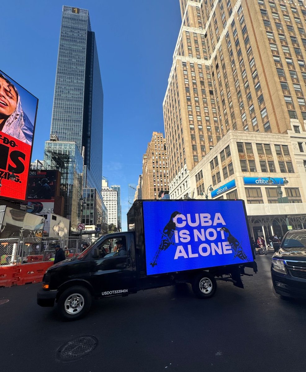 iCuba no está sola! 
#TumbaElBloqueo #Cuba #CDRCuba