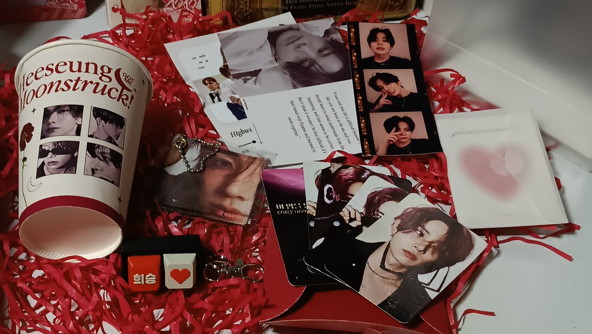 dearjayseong's tweet photo. 💌@for__ipeun  #HeeGotMeMoonstruck]

I received my #HeeGotMeMoonstruck CSE kit na po, thank you so much! ang pretty nung kit likeee perpukkk talaga 🥹❤️ https://t.co/9xLEOYRj0E