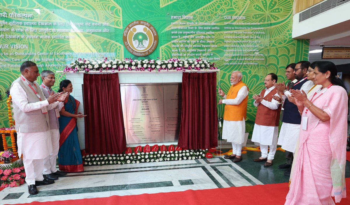 BJP4India's tweet photo. Prime Minister Shri @narendramodi visited an exhibition at inauguration of various projects related to health sector.

Glimpses. https://t.co/pT04AqduW7