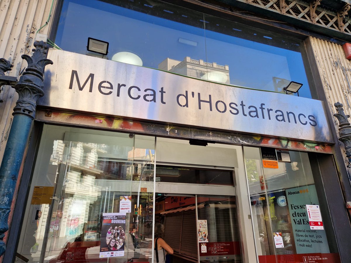 sants3radio's tweet image. El #Mercat d’#Hostafrancs estrena nou servei a #domicili, gratuït durant els mesos d’octubre i novembre.📦🚚
Al #SantsMontjuïcAlDia entrevistem la Laura de l'Associació de Venedors del Mercat d’Hostafrancs. 

🎧Audio👉go.ivoox.com/rf/135314788
📰Notícia📸👉el3.cat/noticia/98308/…