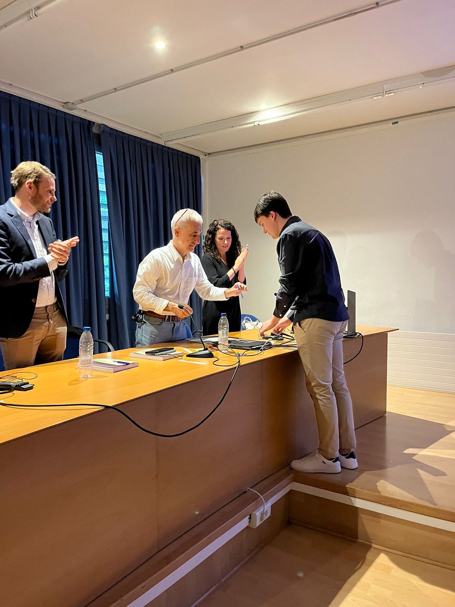 mikel_musatadi's tweet photo. Last Friday, I defended my PhD thesis, conducted at the Analytical Chemistry Department and at the Plentzia Marine Station of the University of the Basque Country (PiE-UPV/EHU). (1/4) https://t.co/y3V6i4X1VM