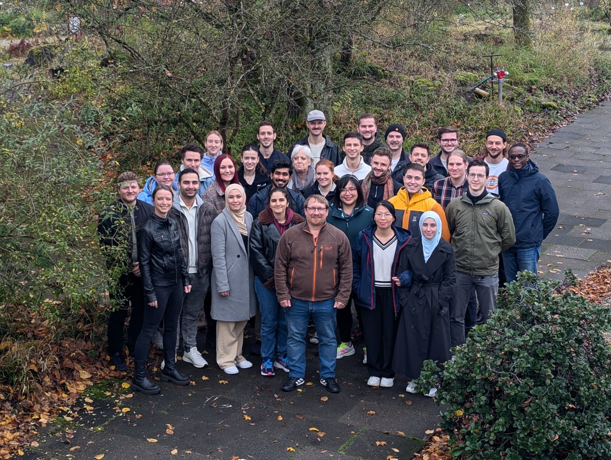 TischlerLab's tweet photo. We just took a new group picture .. so many young enthusiastic people doing all kind of science in the direction of #microbial #biotechnology: #actinobacteria, #biosurfactants, #enzyme production, #proteinengineering, #biocatalysis and #cascades with #oxidoreductases and others https://t.co/GPg6yVpxQE