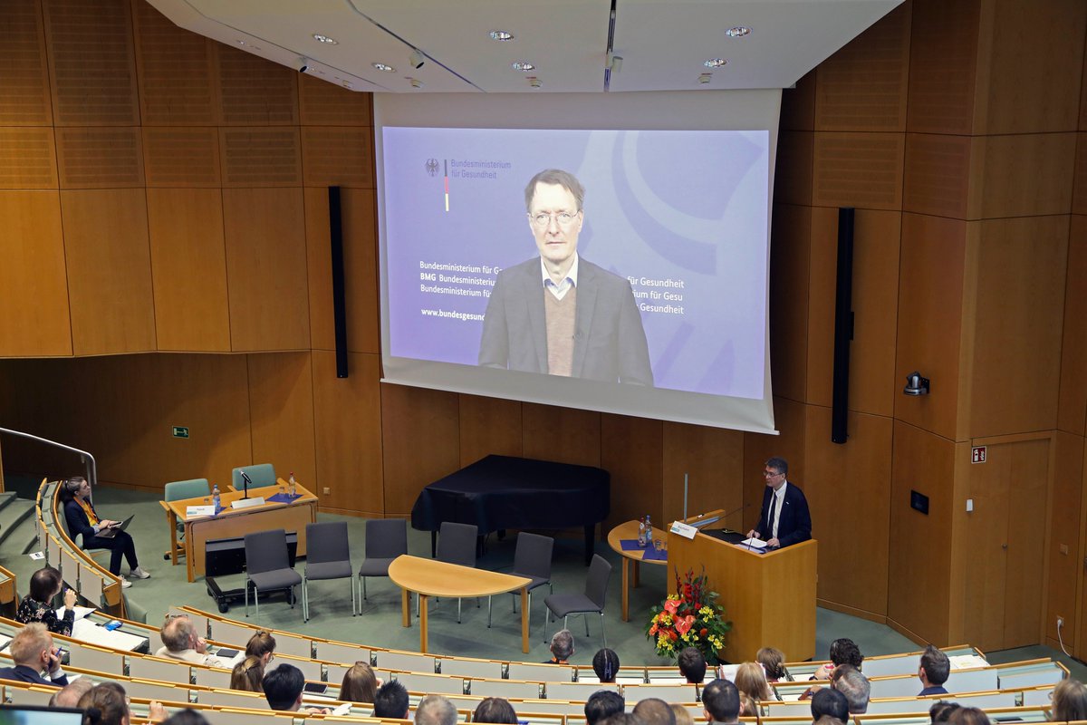DKFZ (@dkfz) on Twitter photo Mit Grußworten von <a href="/Karl_Lauterbach/">Prof. Karl Lauterbach</a> & <a href="/starkwatzinger/">Bettina Stark-Watzinger</a> startete heute die 4. International Conference on #Cancer Prevention. Auf der #ICCP2024 kommen heute und morgen international ausgewiesene Experten aus allen Gebieten der #Krebsprävention|sforschung zusammen. <a href="/Krebshilfe_Bonn/">Deutsche Krebshilfe</a> Mit Grußworten von <a href="/Karl_Lauterbach/">Prof. Karl Lauterbach</a> & <a href="/starkwatzinger/">Bettina Stark-Watzinger</a> startete heute die 4. International Conference on #Cancer Prevention. Auf der #ICCP2024 kommen heute und morgen international ausgewiesene Experten aus allen Gebieten der #Krebsprävention|sforschung zusammen. <a href="/Krebshilfe_Bonn/">Deutsche Krebshilfe</a>