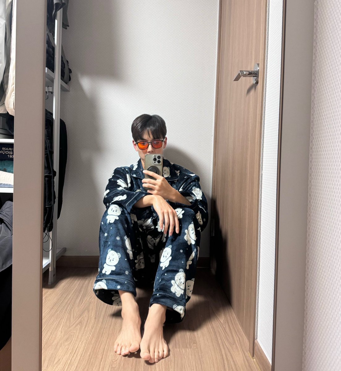 the dawgs out on main for free???