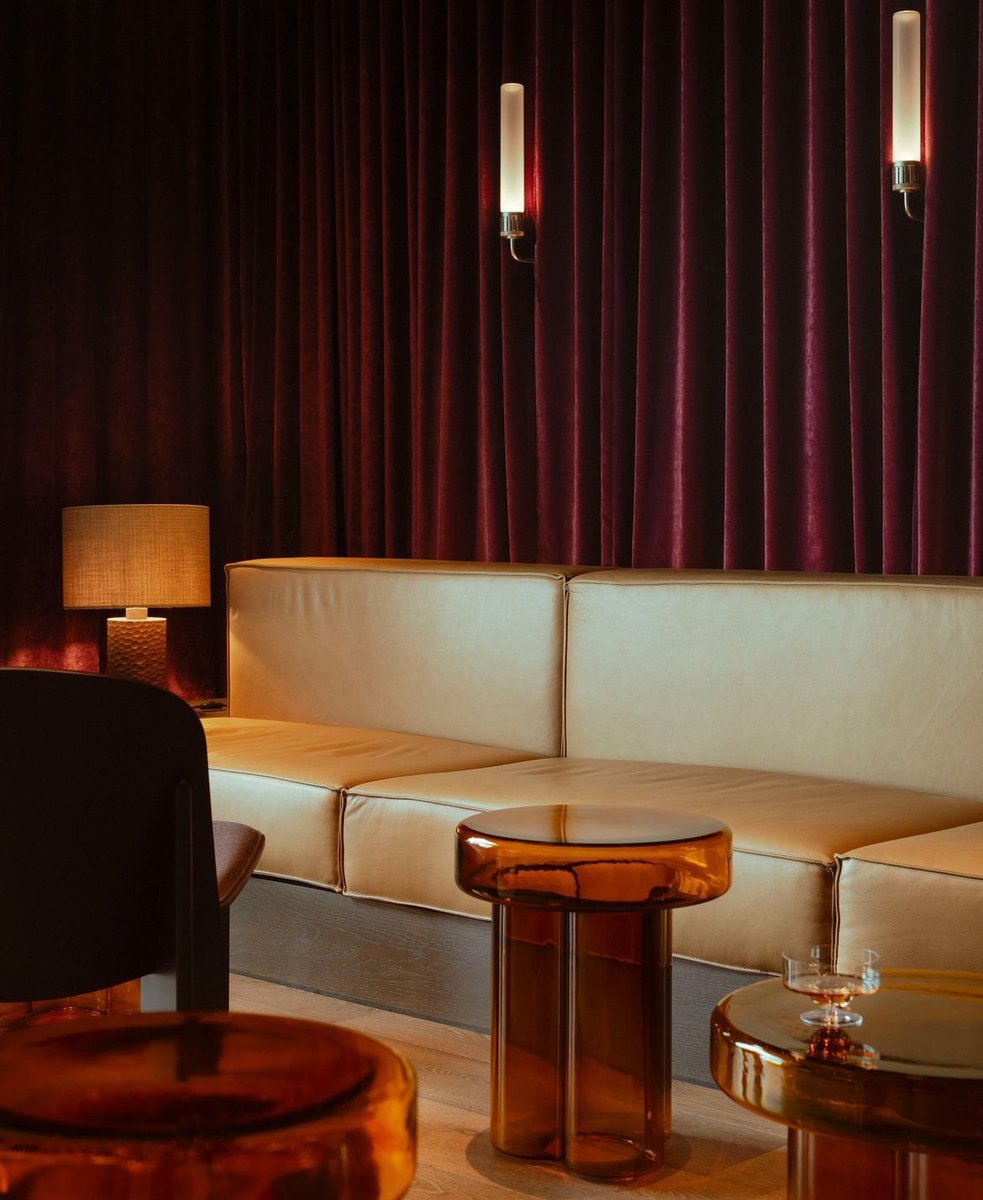 luusssso's tweet photo. Very into the cinematic design of this lounge in the city of Ostend, Belgium  

Those velvet curtains >> https://t.co/zGUQbNEzAm