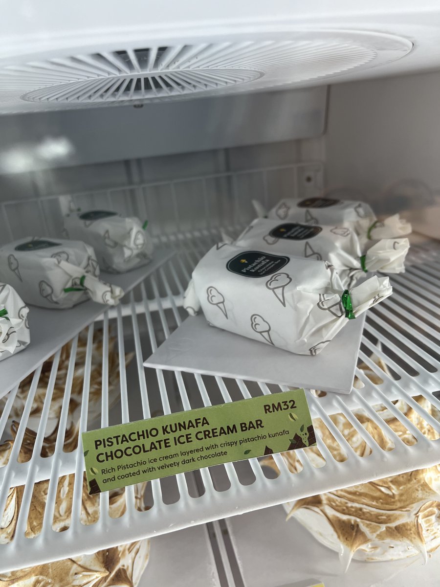 AzlilAdzif's tweet photo. Wow Inside Scoop dah ada Pistachio Kunafa Ice Cream!!
Sedaaaaapppp laaa https://t.co/EX0PRiKLF8