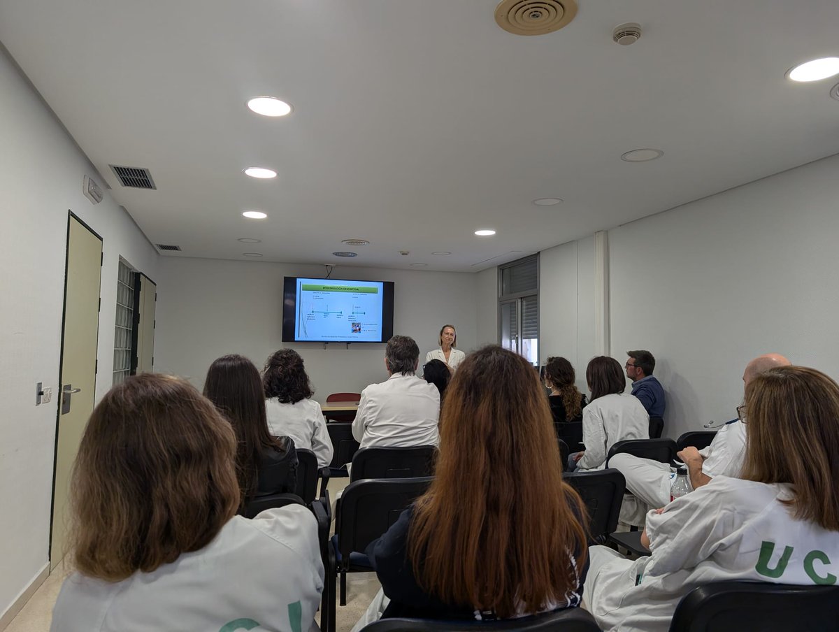 PROAHUVN's tweet photo. Otra magnífica sesión de PROA, en esta ocasión en el servicio de UCI del @hospital_hvn de la mano del intensivista del equipo PROA.
Continuamos con el trabajo bien hecho. https://t.co/Lzc7cEajIf