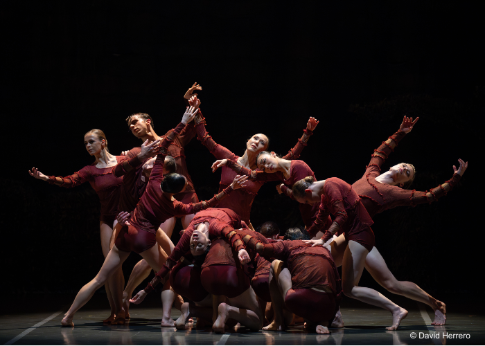 Si vous l'avez manquée, chronique de la soirée de rentrée du Ballet du Capitole : la relecture de deux ballets de Gluck, Sémiramis et Don Juan, par deux chorégraphes néo-classiques/contemporains d'aujourd'hui, Àngel Rodriguez et Edward Clug.

dansesaveclaplume.com/1125382/en-sce…