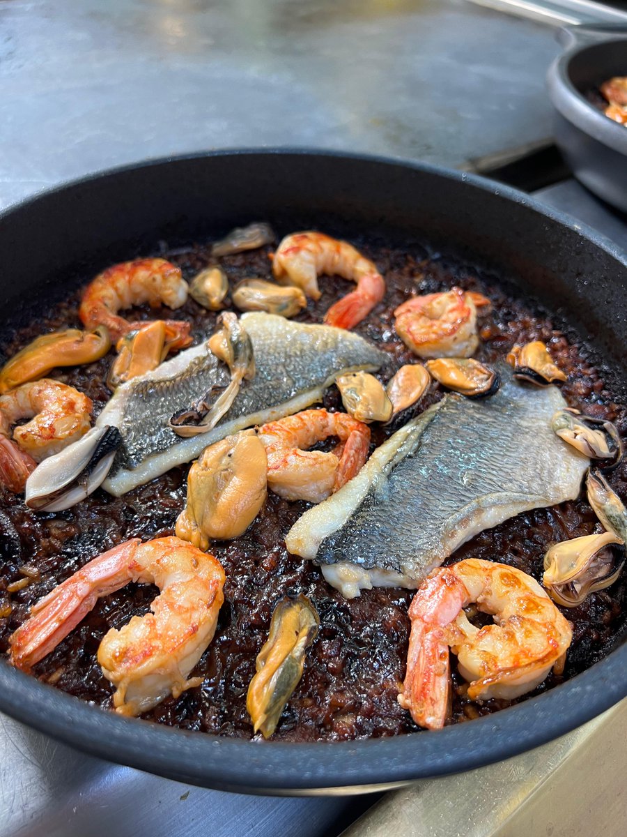 AULACBC's tweet photo. El passat 24 d'octubre va finalitzar la formació de 'Cuina Bàsica i serveis de sala' que s’ha dut a terme a l’Aula Gastronòmica de l’Empordà conjuntament amb la Creu Roja de Palafrugell. 

#cursoscuina #formaciocuina #cuinabasica #serveisdesala https://t.co/40PZFnqnHR