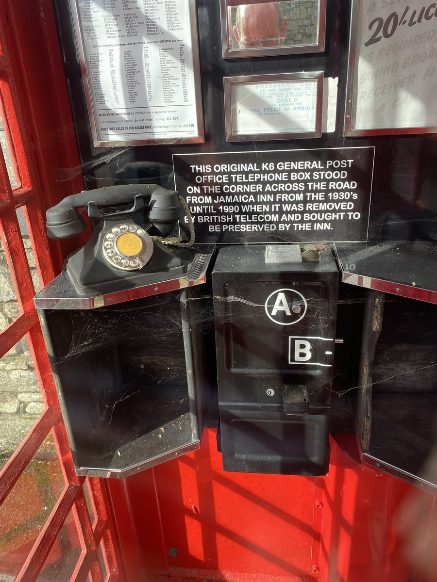 GatePostSign's tweet photo. #telephoneBoxTuesday https://t.co/yFAWxwIkji
