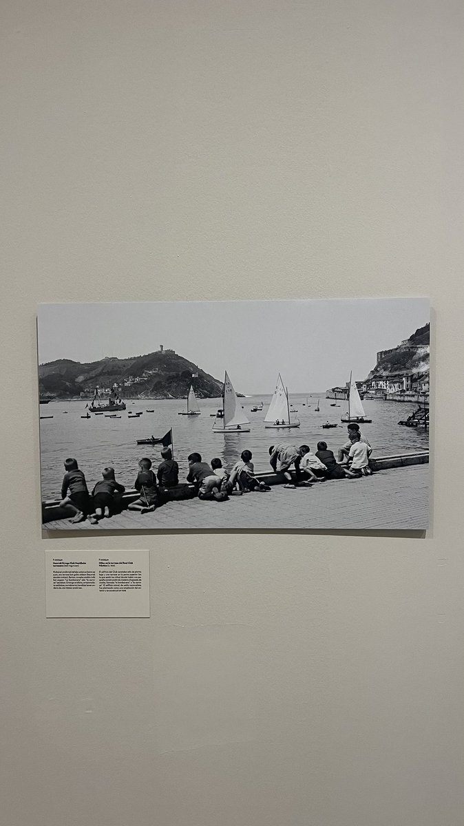 Şu fotoğrafı da çok beğendim. Çocuklar yeryüzünün her yerinde sevimli ve meraklı. 
- San Sebastian
- San Telmo Müzesi