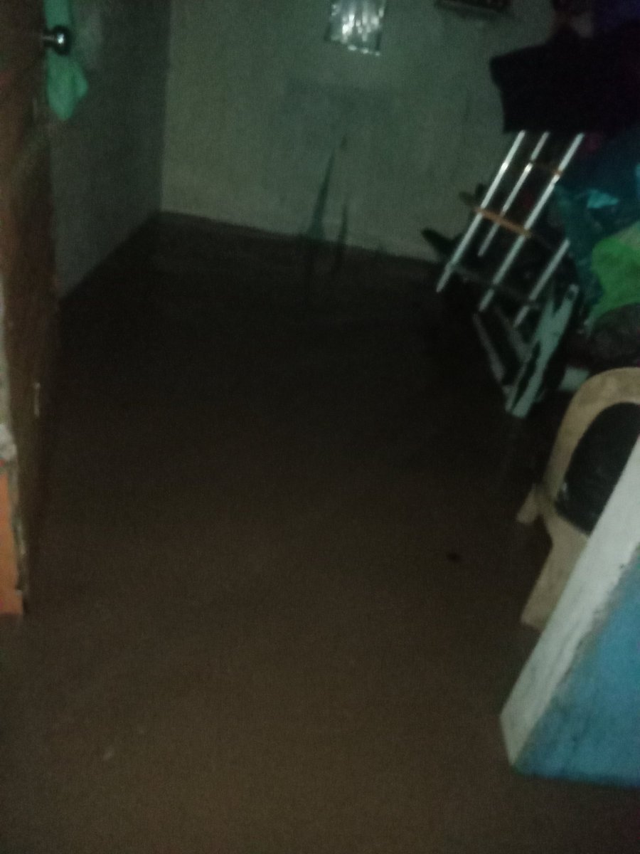 jhaif854's tweet image. A long night with this flood in my house 😭
#KristinePH #bicolneedshelp