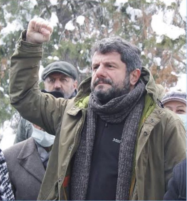 SimonettaVspc's tweet photo. Cumhuriyetin yetiştirdiği en cesur, en namuslu, en dürüst, en adil, en vicdanlı, en vatansever evlatları içeride, haramiler, dolandırıcılar, çeteler, uyuşturucu tacirleri dışarıda. #CanAtalayaÖzgürlük https://t.co/OVHqa6bVrX
