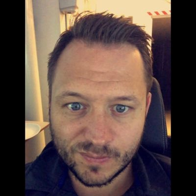 Golden_Cockerel's tweet photo. Nitrist helg? Vi har noe å muntre dere opp med:

@ThomasEdwardsen fra @Minutter90 kommer på besøk i morgen! 

⚖️Sesongen
😭 Fadesen mot Palace 
🥵 Hvorfor sliter vi borte
🪫 Svakheter
🇦🇺 In Ange We trust?  

Spørsmål &amp; meninger? Fyr løs! COYS 
@efroestad @leifkonrad @TydeligVis https://t.co/Dbu7TjIwUk
