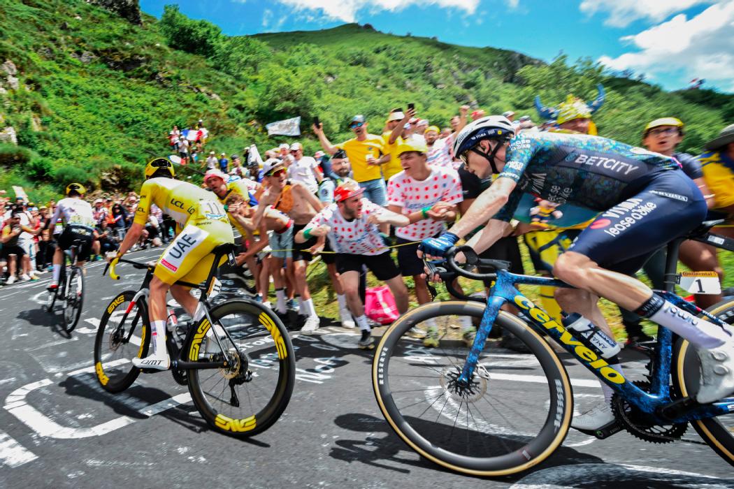 Cyclisme
Tour de France 2025 : le Puy-de-Dôme à la fête pour le 14 juillet ! #TDF2025 
▶️lamontagne.fr/ennezat-63720/…