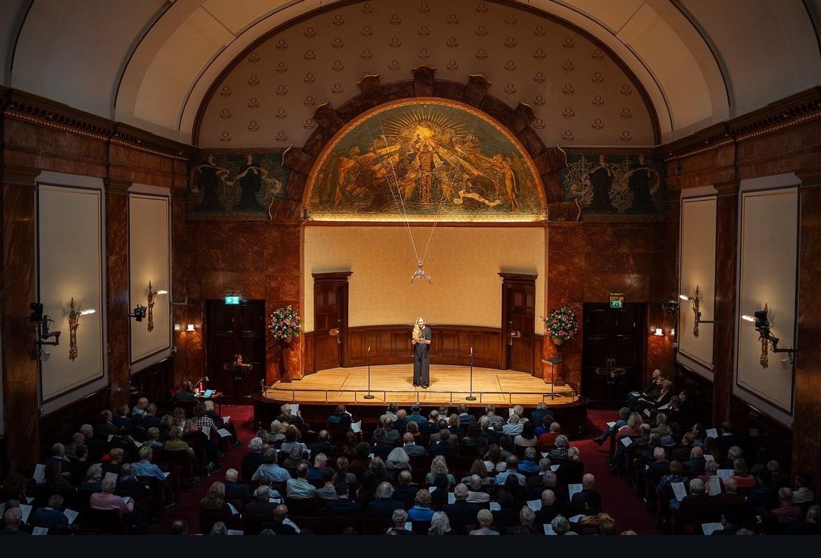 Lucy Cox - Soprano (@lucycoxsoprano) on Twitter photo Wonderful concert at the <a href="/wigmore_hall/">Wigmore Hall</a> yesterday lunchtime with <a href="/ORAsingers/">ORA Singers</a> performing some arias from Jonathan Dove’s Ariel. If you missed it, you can catch up on BBC Sounds bbc.co.uk/sounds/play/m0… Wonderful concert at the <a href="/wigmore_hall/">Wigmore Hall</a> yesterday lunchtime with <a href="/ORAsingers/">ORA Singers</a> performing some arias from Jonathan Dove’s Ariel. If you missed it, you can catch up on BBC Sounds bbc.co.uk/sounds/play/m0…