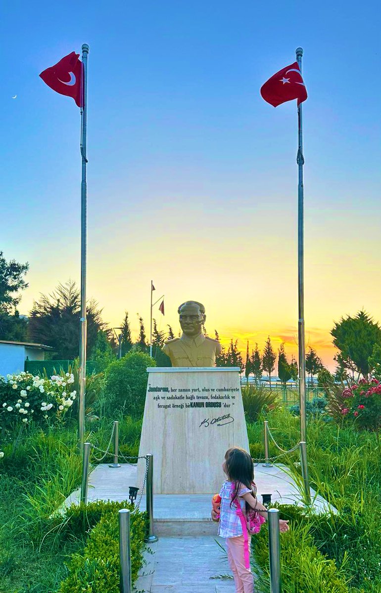 Emanetin emin ellerde Atam ♥️ 
#Atatürkçocukları #29EkimCumhiyetBayramı  🇹🇷