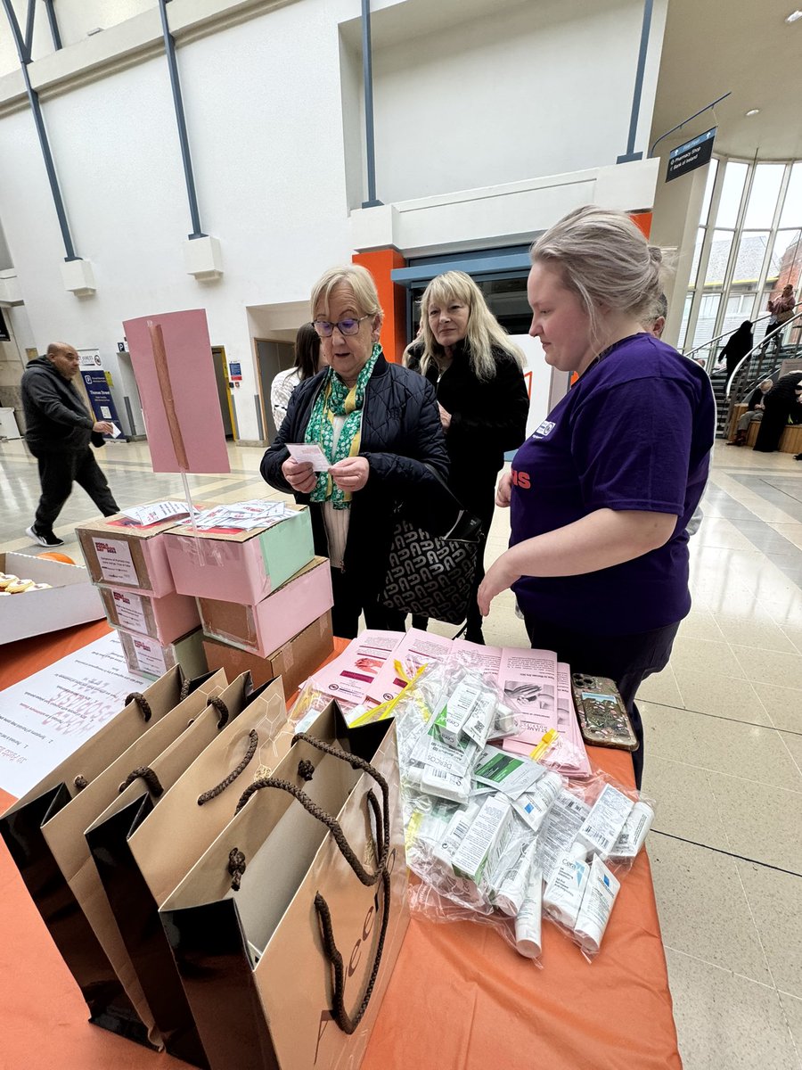 cii_em's tweet photo. We have placed @stjamesdublin in the map for the celebration of the World Psoriasis Day 2024! This is now year 2 of the Dermatology Department joining the awareness campaign! The Dermatology nursing team is in the main concourse today to answer your questions and concerns! https://t.co/Klq8YQTRRG