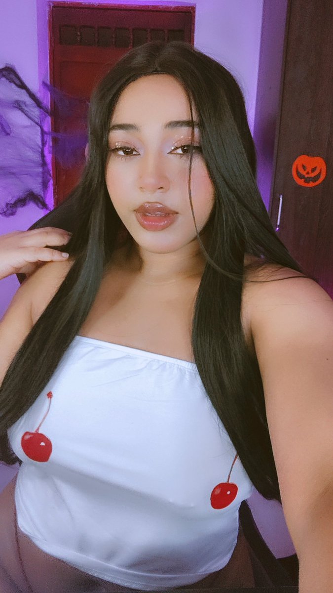 Ana_witch1's tweet photo. who want some cherry 🍒 https://t.co/cCkm340owC